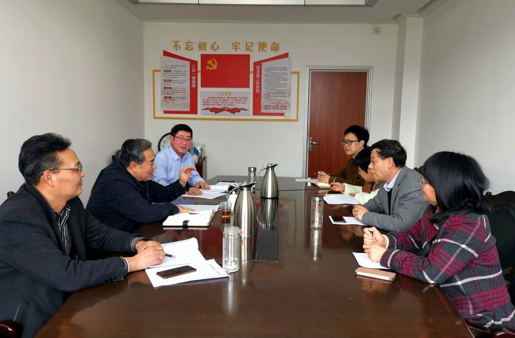 党支部书记王志岗主持组织生活会